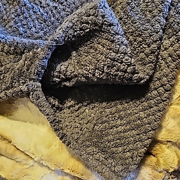 Small plush pullover - Picture 4 of 5